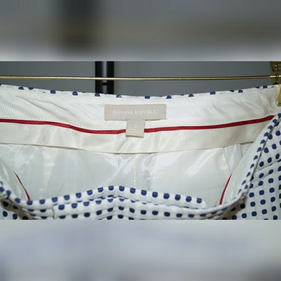 Banana Republic Cropped Pants - Picture 2 of 2